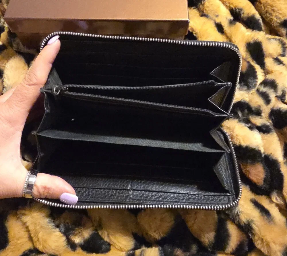 Gucci Black Leather Zip Card Holder with Silver Logo